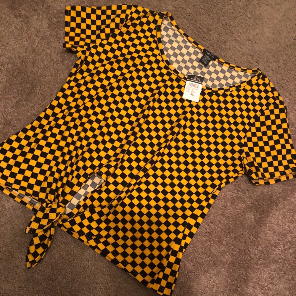 🖤💛Checkered Yellow and Black Crop Top🖤💛